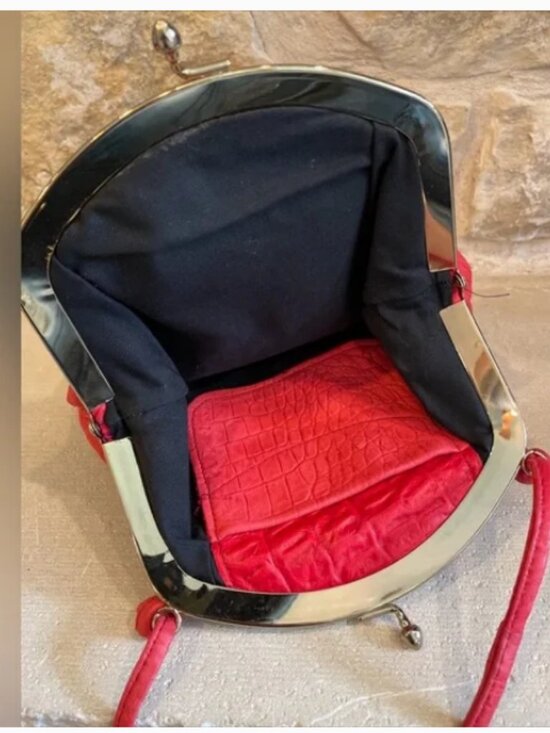 Vintage 1980s Red Leather Crocodile Embossed Purse - Picture 8 of 12